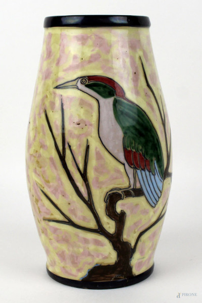 Fratelli Taddei - Squarciarelli, Vaso in ceramica dipinta in policromia con volatile posato su un ramo, altezza cm. 21,5, marcato sotto la base, anni &#39;20.