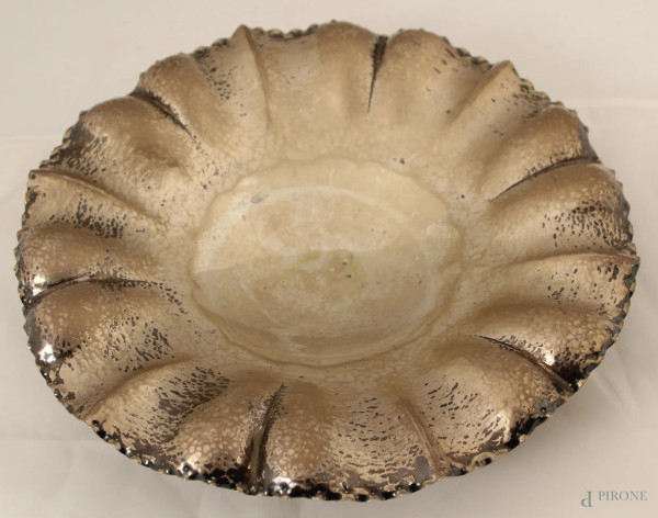 Alzata centrotavola di linea tonda un argento, poggiante su tre piedini a sfera in legno, h.6x31 cm , gr.580