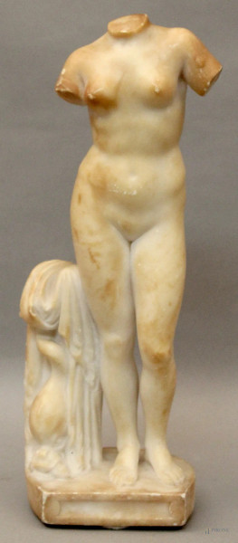 Nudo femminile acefalo, scultura in alabastro, primi&#39;900, h cm 34.