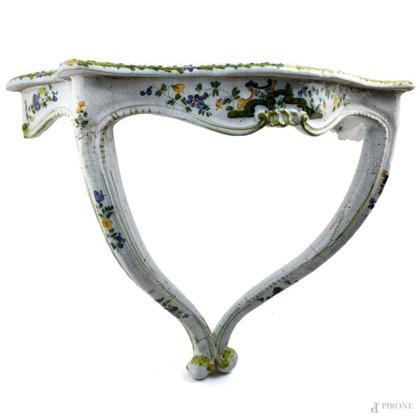 Mensola in ceramica dipinta e smaltata, XX secolo, cm 40x53,5x21, (rotture, scalfiture, difetti, ...