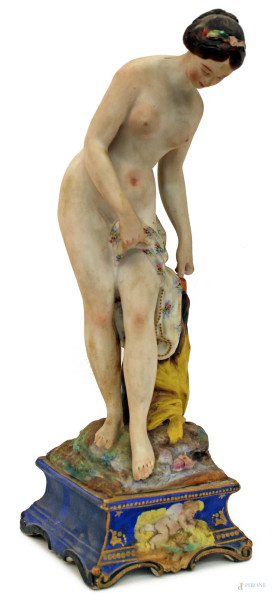 Figura femminile, scultura in bisquit poggiante su base blu con particolari dorati e putto a rilievo, marcata, XIX sec.