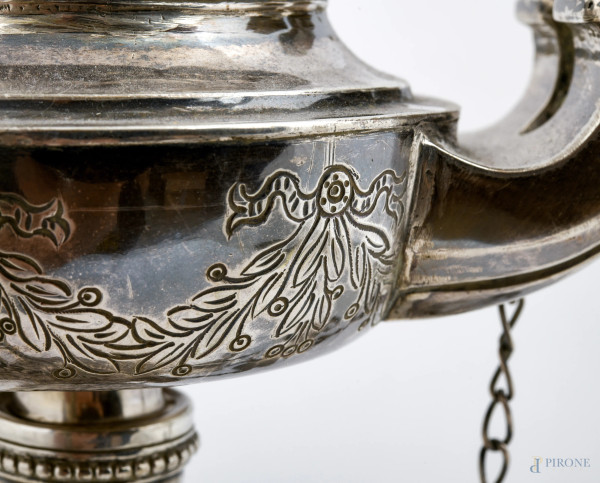 Centilena montana ad abat-jour a due luci in argento cesellato, altezza cm 28,5, peso lordo gr 65...