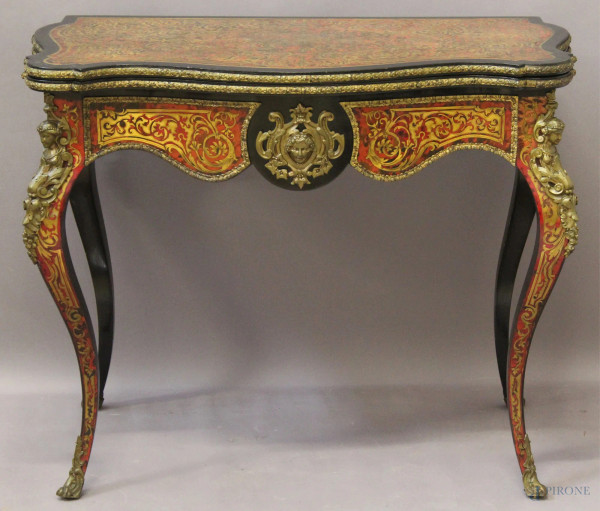 Consolle uso gioco di linea mossa in legno ebanizzato con intarsi in tartaruga ed ottone, finiture in bronzo XIX secolo, h.74x88x46 cm 