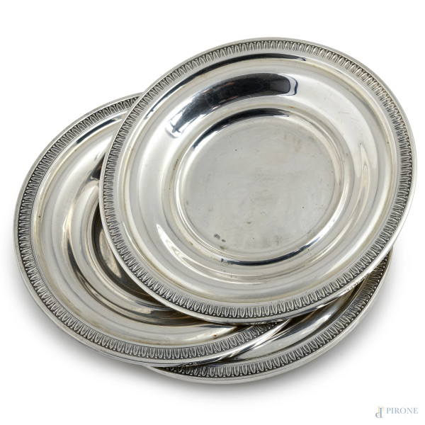 Lotto di 3 coppette e 3 piattini in argento 800/000, peso complessivo gr 550, misure massime cm 4...