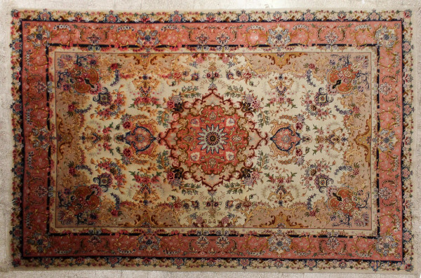 Tappeto persiano Tabriz, cm 320 x 197 (difetto).