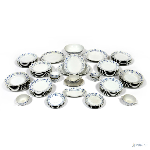 Servizio di piatti, Manifattura Richard Ginori con decori nei toni del blu, (lievi segni di usura, rotture)