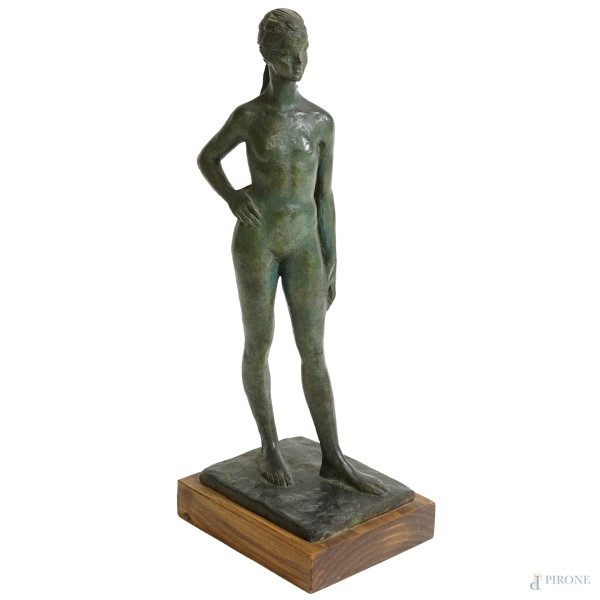 Romano Cosci - Scultura in bronzo rappresentante una figura femminile, base in legno, firmata Romano Cosci, altezza cm 29,5