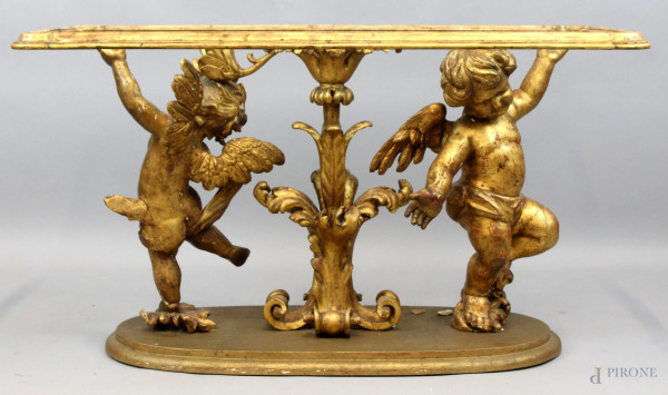 Tavolino con putti in legno scolpito e dorato, cm h 59x84x38, inizi XVIII secolo, (difetti)