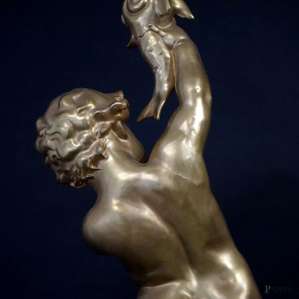 Lampada/scultura a forma di putto con colonna in porcellana bianca e dorata, Capodimonte, XX seco...