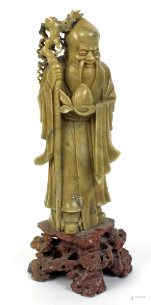 Saggio, scultura in pietra saponaria,  base modellata a finta roccia, altezza cm. 29,5, arte orientale, XX secolo, (lievi difetti).