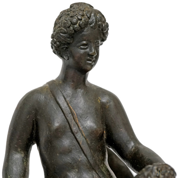 Bacco e Arianna, coppia di sculture in bronzo brunito su piedistalli in legno, XIX secolo, cm h 3...