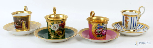 Quattro tazzine con piattini in porcellana Vienna, XIX secolo, dipinte in policroma e oro a decori di figure e fiori, (difetti e restauri)