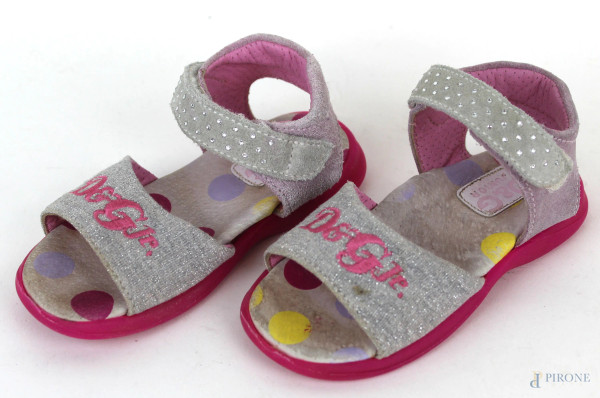 Dolce&Gabbana, sandali aperti da bambina rosa e argento, chiusura a strappo con strass, numero 23, (segni di utilizzo).