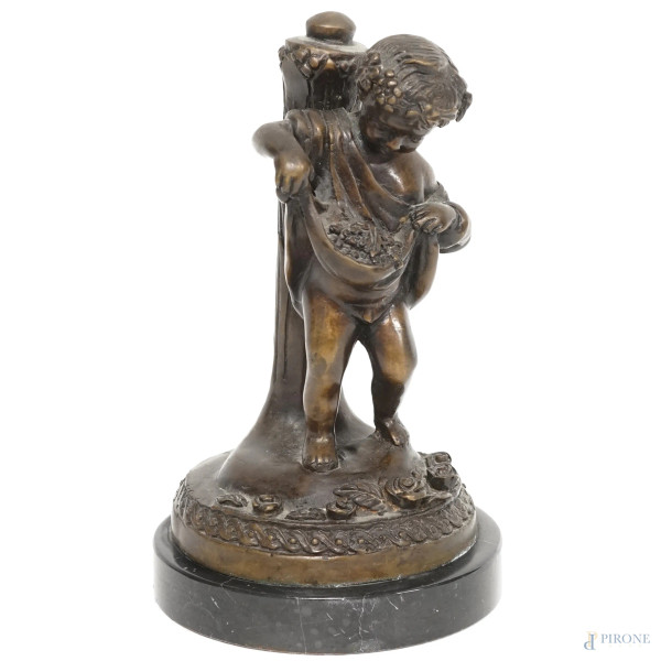 Putto, bronzo su base in marmo, sec. XIX-XX, alt. cm 19,5