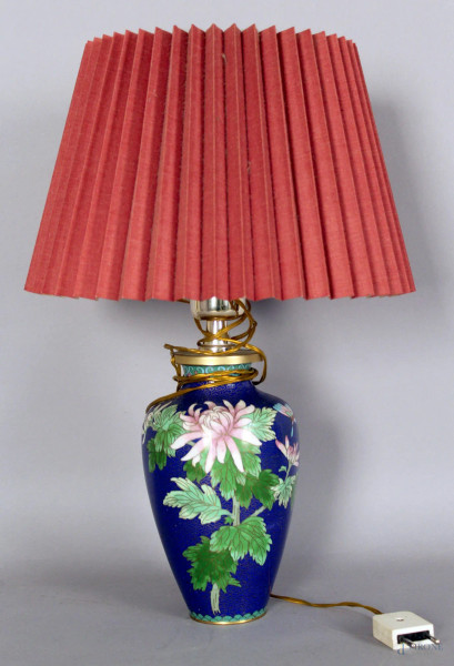 Vaso cloisonne a decoro di fiori, montato a lampada, altezza 43 cm.