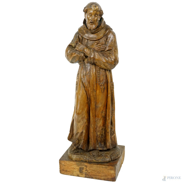 Scultore del XVII secolo, Frate, scultura in legno intagliato, cm h 61x17x20,5, (difetti e restauri)