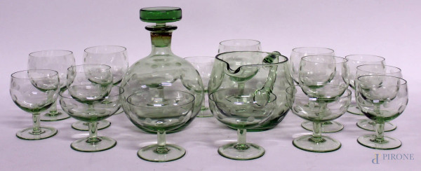 Lotto composto da sedici bicchieri, una bottiglia e una brocca in vetro di Murano.