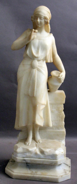 Donna orientale con brocca, scultura in marmo firmata Cipriani, H 52 cm.