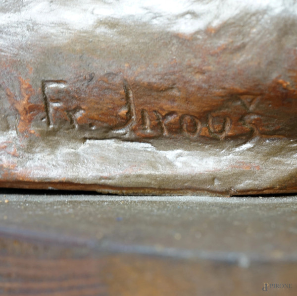 Scultore del XX secolo, Maternità, scultura in terracotta, cm h 33,5, base in legno