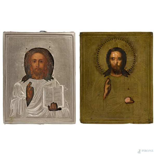 Lotto di due icone Cristo con riza in metallo, XX secolo, misure massime cm 23x17, (Segni di usura, rotture, difetti)