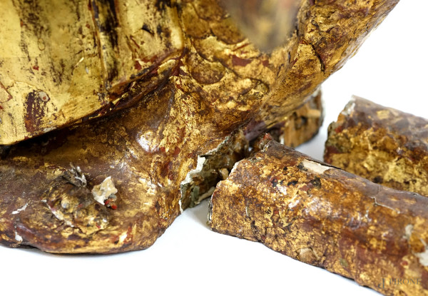 Buddha seduto su un drago in legno dorato, XX secolo, cm 48x43x20, (difetti, rotture)