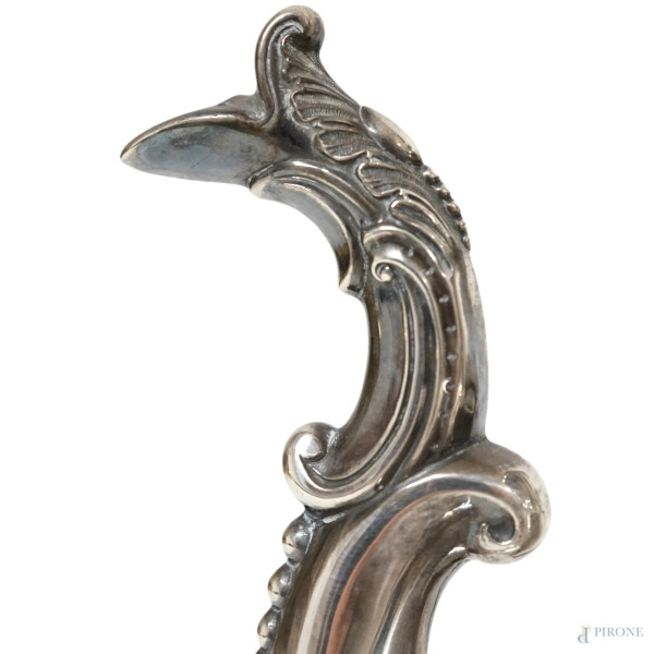 Teiera in argento con decori cesellati a volute, reca stemma dei Savoia e iniziali sul corpo, XIX...