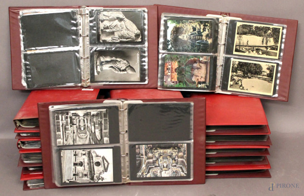 Collezione di cartoline in venti contenitori.