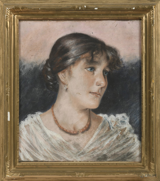 Testa di fanciulla, XX secolo, pastello su carta, cm 49x42,4, entro cornice, (lievi segni di usura)