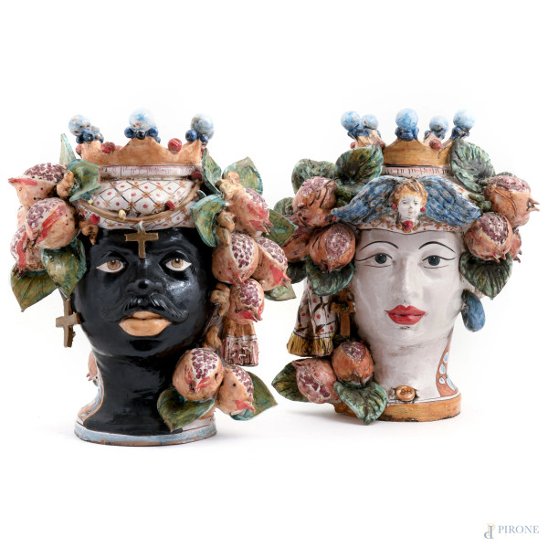Coppia di vasi in ceramica policroma raffigurante testa di moro e figura femminile, Sicilia XX secolo, firmati alla base "Davide Brancato - Caltagirone", altezza cm 44, (diffuse cadute di smalto, rotture)