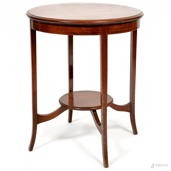 Tavolo circolare impiallacciato in mogano con gambe raccordata da traversa a croce convergente in piano circolare, XX secolo, cm 75x60, (segni di usura, scalfiture e graffi)