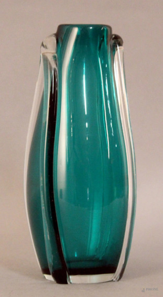 Vasetto in vetro di murano color verde, altezza 21,5 cm.