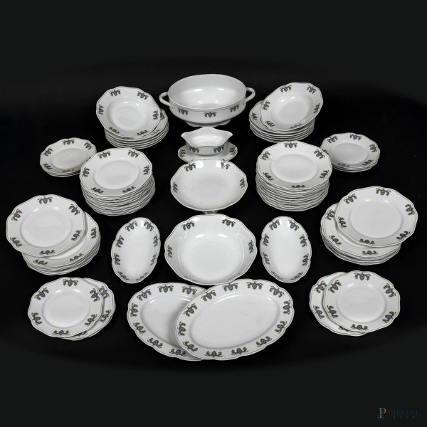 Servizio di piatti Verbano Laveno in porcellana bianca decorata in policromia, XX secolo, (segni di usura, difetti, scalfiture)