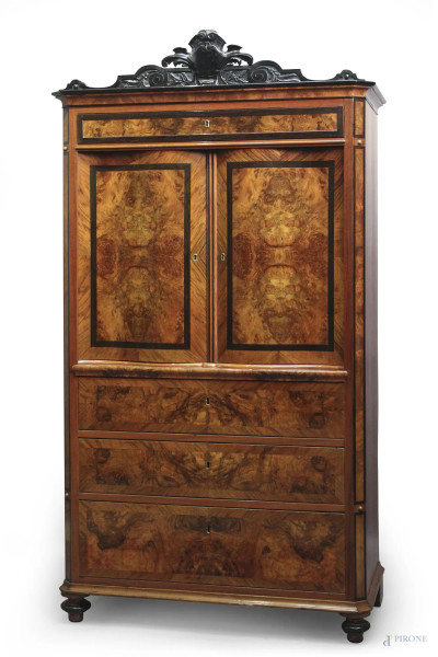 Secretaire in noce e radica con particolari in ebano a quattro cassetti e due sportelli con cassettini e vuoti all&#39;interno, XIX sec., cm 183 x 101 x 50.