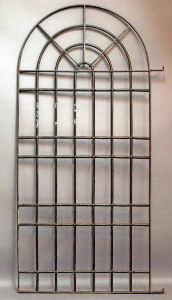 Antica grata in ferro battuto, H 213 x 100 cm.