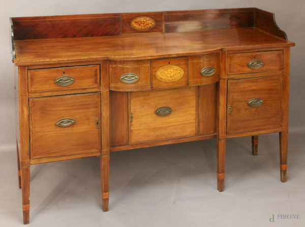 Credenza in mogano a tre cassetti e tre sportelli, piano con alzata, altezza 102x154x51, XIX secolo, (difetti).