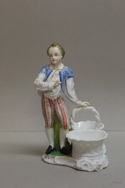 Fanciullo con cesta, scultura in porcellana policroma francia primi 900, h 17 cm.