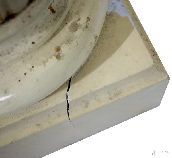 Coppia di colonne in stucco, XX secolo, cm 175,5x35,5x35,5, (difetti, rotture)