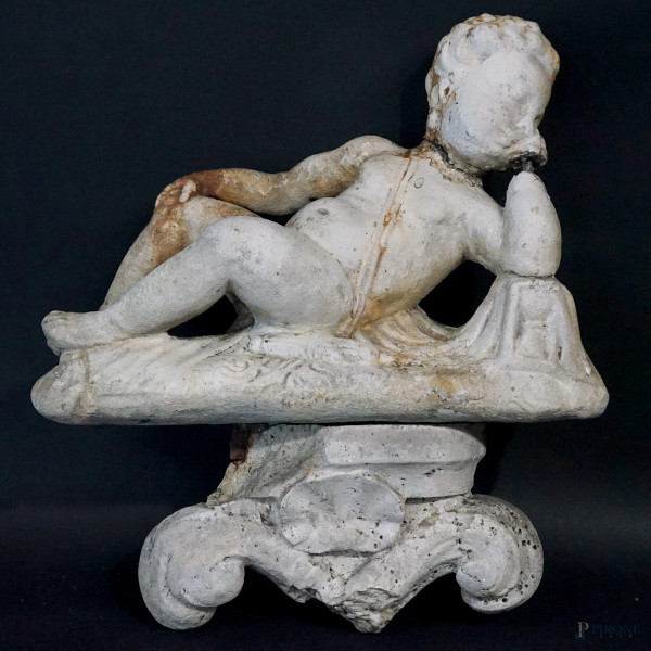 Putto sdraiato con clessidra, antica scultura in marmo, cm 43x37x15, (difetti e mancanze, marmo dipinto)