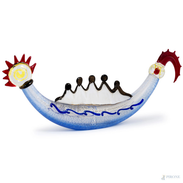 Gondola in vetro di Murano, XX secolo, firmato a graffio al fondo "S.Toso Murano", cm 31,5x84