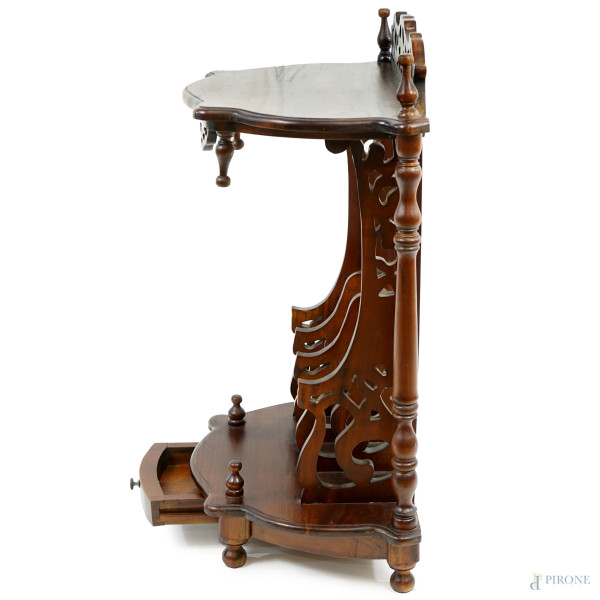 Portaspartiti in mogano, prima metà del XX secolo, cm h 81x35x56, (difetti)