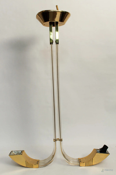 Lampadario in metallo dorato e plexiglass, H 78 cm.