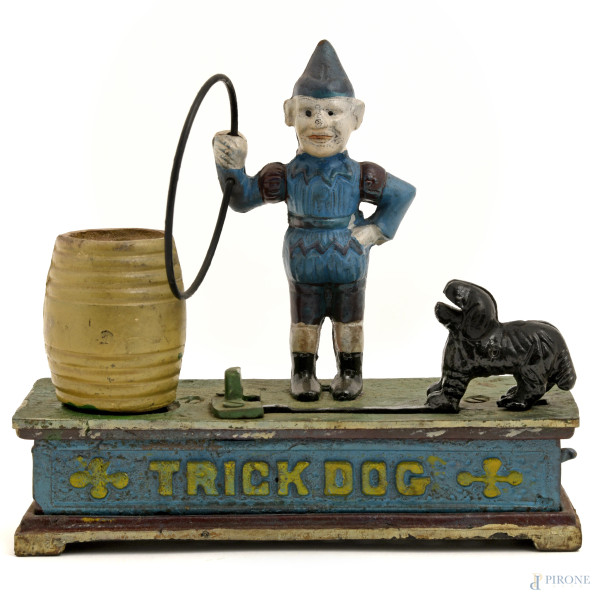 Salvadanaio Trick Dog in ghisa con movimento meccanico. Stati Uniti, XX secolo, cm 17x19x7, (difetti)