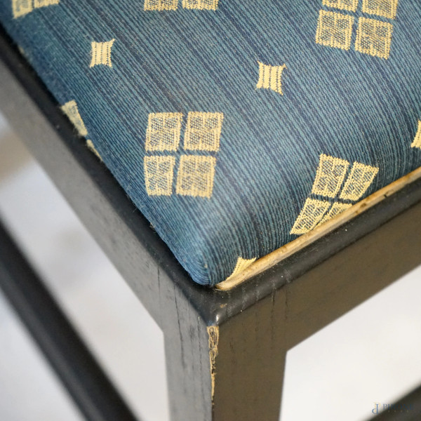 Sei sedie Ingram, Mackintosh per Cassina, anni '80, in legno laccato nero, con sedute rivestite i...