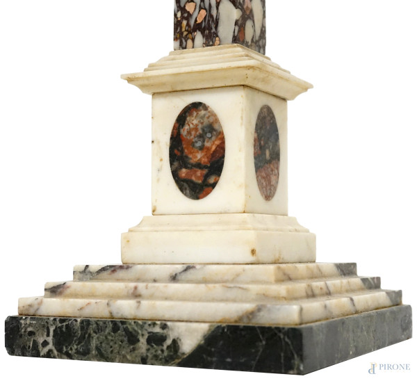 Obelisco in vari marmi, tra i quali africano e semesanto, XIX-XX secolo, cm 62x19x19