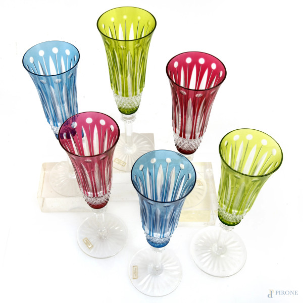 Lotto di sei flutes St. Louis Champagne in diversi colori, altezza cm 20,8