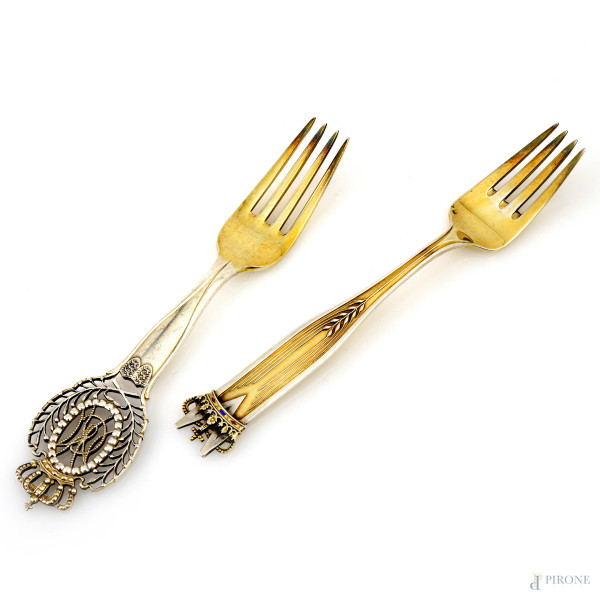 Lotto di due forchettine in argento sterling, lunghezza cm 16, peso complessivo gr 80