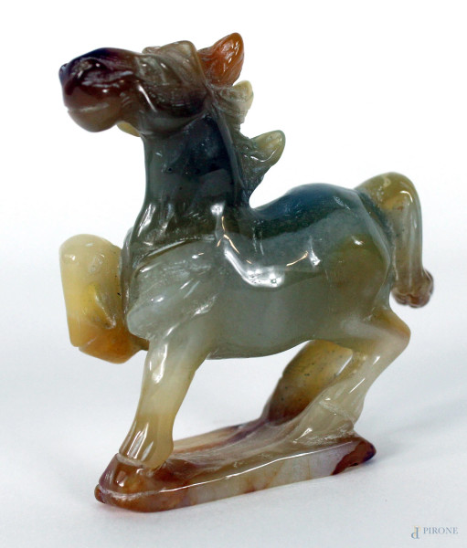 Scultura in corniola raffigurante cavallo, cm.7x7x2, arte orientale, XX secolo.