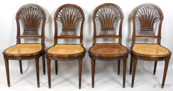 Lotto composto da quattro sedie di linea Luigi XVI in rovere, schienale intagliato e traforato, seduta in cannett&#233;, XIX secolo.