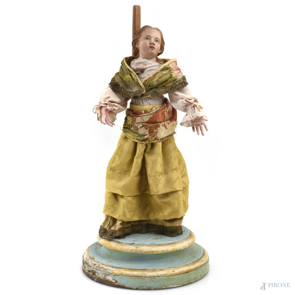Personaggio femminile da presepe in terracotta e materiali vari, XX secolo, altezza cm 47, (segni di usura, difetti, lacerazioni, sbeccature)