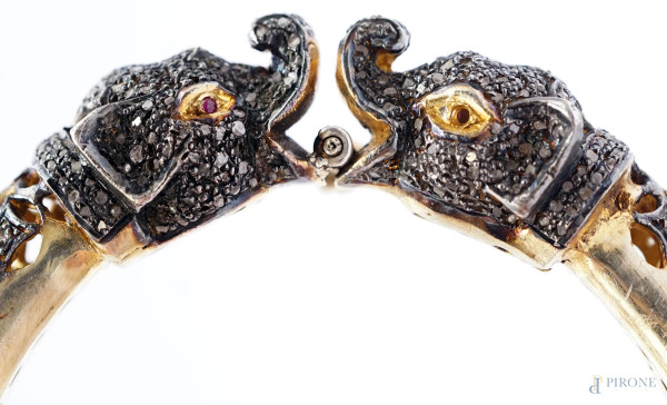 Bracciale rigido in argento con diamanti taglio antico e rosette, approssimativamente 30 ct, aper...